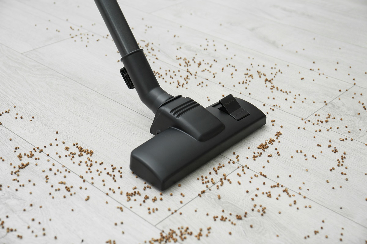 Vacuum cleaning floor